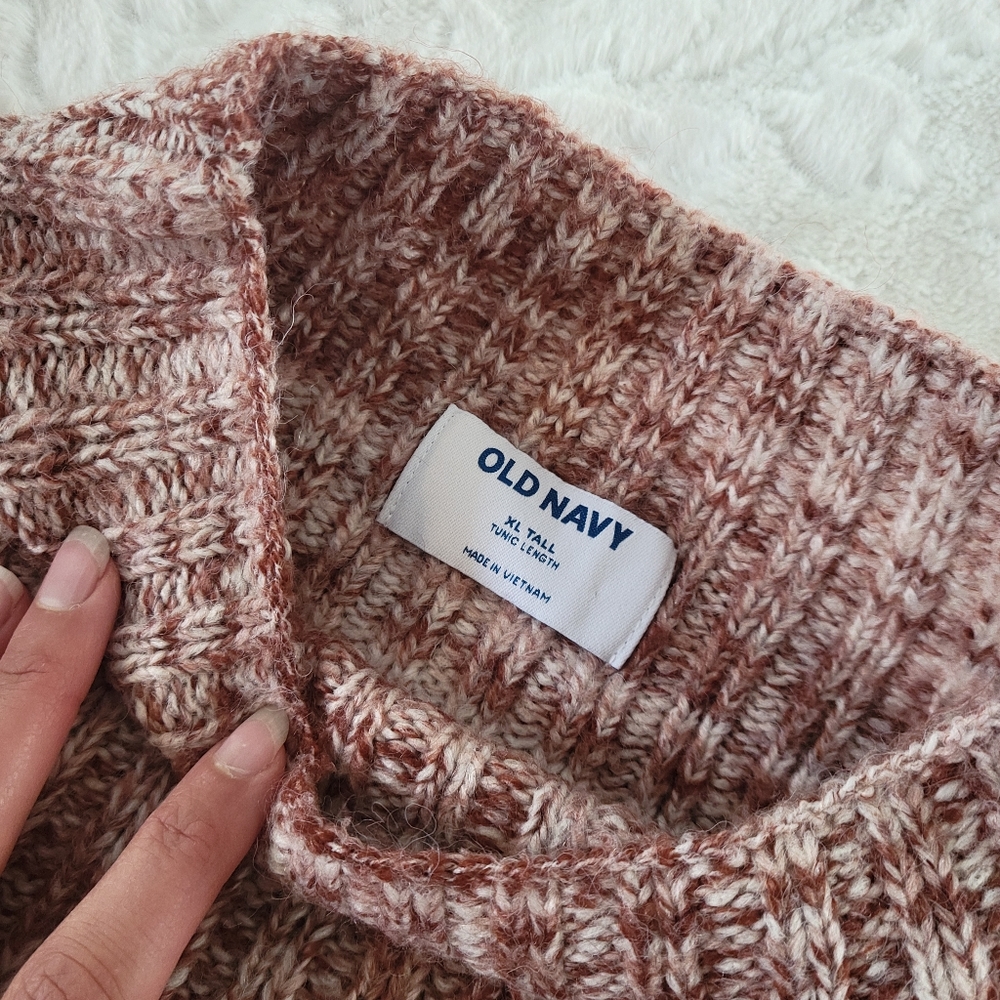 Women's Old Navy Tunic Length Sweater - Picture 3 of 5